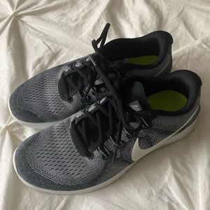 Nike Free RN Tennis Shoes